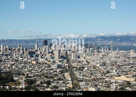 Vue sur la ville depuis la baie de San Francisco depuis les célèbres Twin Peaks, Californie - États-Unis d'Amérique alias États-Unis vue panoramique sur les gratte-ciel de San Francisco Banque D'Images