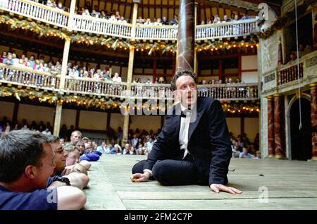 Jasper Britton (Macbeth) dans MACBETH par Shakespeare au Globe de Shakespeare, Londres SE1 05/06/2001 conception: Laura Hopkins Maître de jeu / réalisateur: Tim Carroll Banque D'Images