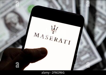 Chine. 23 avril 2021. Sur cette photo, le logo du constructeur automobile de luxe italien Maserati est affiché sur un smartphone avec une devise en dollars américains (USD) en arrière-plan. (Photo de Budrul Chukrut/SOPA Images/Sipa USA) crédit: SIPA USA/Alay Live News Banque D'Images