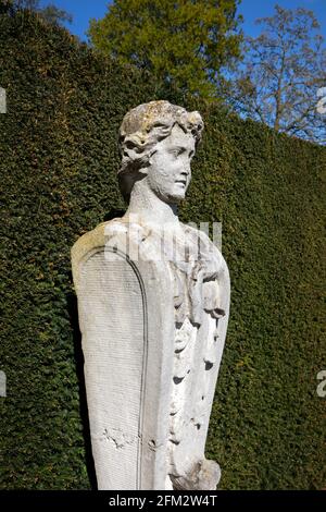 Statues dans les jardins du palais de Kew, les jardins botaniques royaux de Kew, Banque D'Images