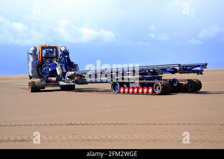 Un système de lancement et de récupération de Shannon, exploité par la Royal National Lifeboat institution sur la plage de St Annes on Sea, Fylde, Lancashire, Angleterre. Banque D'Images