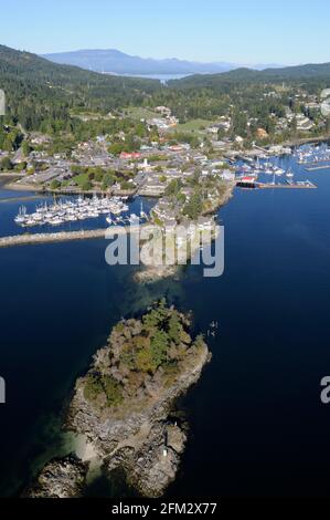 Photo aérienne de Grace Islet et Grace point dans le port de Ganges, Salt Spring Island, Colombie-Britannique, Canada Banque D'Images