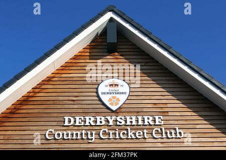 Le club de cricket du comté de Derbyshire signer l'avant de la CCC vs Derbyshire CCC, Essex County Championship Division 2 Specsavers Cricket au cri du comté 3aaa Banque D'Images