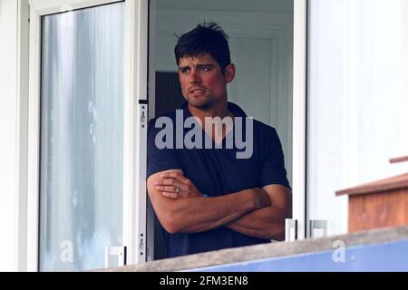 Le capitaine d'Angleterre Alastair Cook regarde pendant le CCC d'Essex contre le CCC de Leicestershire, le Cricket de la division 2 du championnat du comté de Specsavers au comté d'Essex G. Banque D'Images