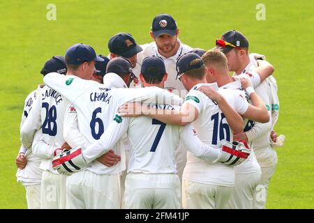 Les joueurs d'Essex se caucus avant les gains de la saison pendant le CCC d'Essex contre le CCC du Yorkshire, le cricket de la division 1 du championnat du comté de Specsavers au Cl Banque D'Images