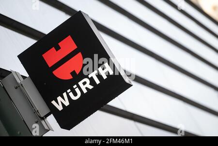 Stuttgart, Allemagne. 06e mai 2021. Le logo du groupe d'outils Würth est visible dans un magasin de la famille Würth. Würth souhaite présenter ses chiffres de bilan lors d'une conférence de presse. Credit: Marijan Murat/dpa/Alamy Live News Banque D'Images