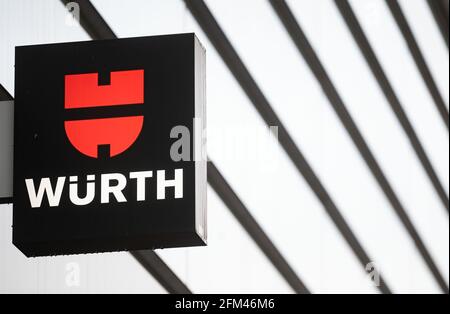 Stuttgart, Allemagne. 06e mai 2021. Le logo du groupe d'outils Würth est visible dans un magasin de la famille Würth. Würth souhaite présenter ses chiffres de bilan lors d'une conférence de presse. Credit: Marijan Murat/dpa/Alamy Live News Banque D'Images