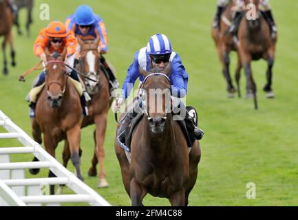 ROYAL ASCOT 2009. 4ème JOUR. LE COURONNEMENT ENJEUX.RICHARD HILL GAGNE SUR GHANATI. 19/6/09. PHOTO DAVID ASHDOWN Banque D'Images