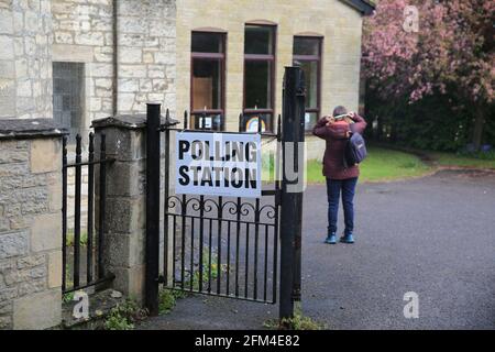 Stroud, Gloucestershire, Royaume-Uni. 6 mai 2021. Bureaux de vote ouverts pour les élections locales du 6 mai 2021 à Stroud, Gloucestershire, Royaume-Uni. Credit: Gary Learmonth / Alamy Live News Banque D'Images