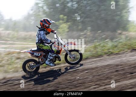 Ulyanovsk, Russie - 13 août 2016. Jeune pilote - participant au championnat de motocross du district fédéral de Volga Banque D'Images