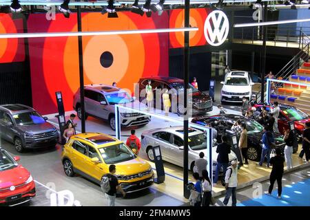 Les nouvelles automobiles énergétiques sont montrées à l'exposition internationale de l'automobile de Nanjing 2021 à Nanjing, Jiangsu, Chine, le 30 avril 2021.(photo de TPG/cnspotos) Banque D'Images