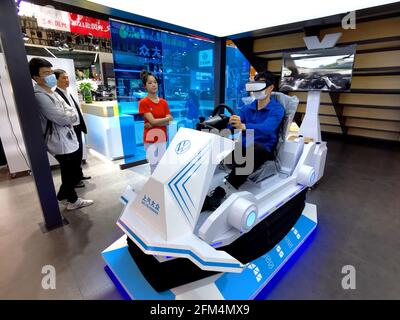 Les nouvelles automobiles énergétiques sont montrées à l'exposition internationale de l'automobile de Nanjing 2021 à Nanjing, Jiangsu, Chine, le 30 avril 2021.(photo de TPG/cnspotos) Banque D'Images