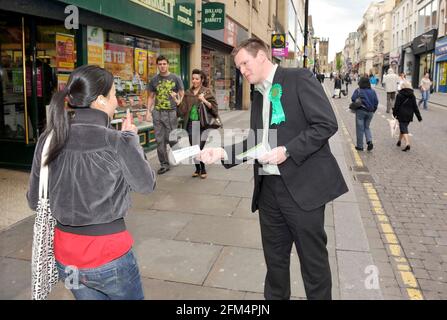 PETER CRANIE, LE PRINCIPAL CANDIDAT DU PARTI VERT POUR LES ÉLECTIONS DE L'EURO EN JUIN POUR LE NORD-OUEST À LIVERPOOL. 1/5/09 PHOTO DAVID ASHDOWN Banque D'Images