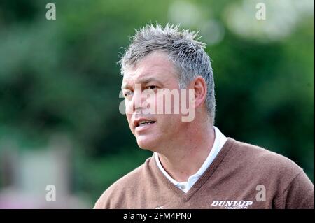 Darren Clark jouant une partie de golf avec Brian Viner PHOTO DAVID ASHDOWN Banque D'Images