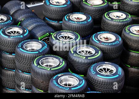 Barcelone, Espagne. 06e mai 2021. Camions Pirelli dans les enclos. Grand Prix d'Espagne, jeudi 6 mai 2021. Barcelone, Espagne. Crédit : James Moy/Alay Live News Banque D'Images