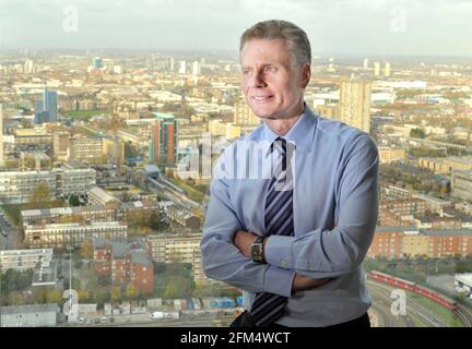 Paul Deighton (directeur général de London2012) avec toile de fond de l'est de Londres. 19/11/2008. PHOTO DAVID ASHDOWN Banque D'Images