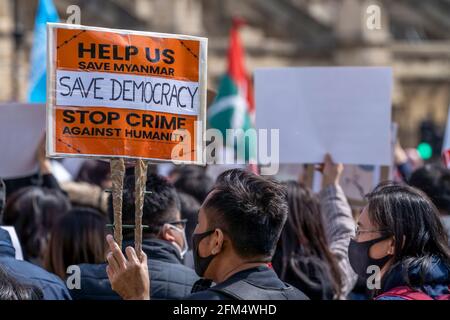 LONDRES, Royaume-Uni – 02/05/21: Nous soutenons la marche des manifestants du NUG en faveur du Gouvernement d'unité nationale du Myanmar. Manifestations après le récent coup d'Etat militaire Banque D'Images