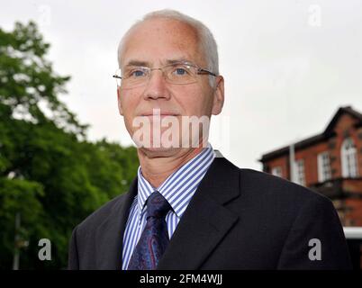 LES ÉLECTIONS EUROPÉENNES AVEC JONATHAN BROWN WORDS. DEREK PERDY 61 DANS KNUTSFORD A BNETLEY SAILSMAN., 14/5/09. PHOTO DAVID ASHDOWN Banque D'Images