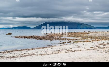 Vue vers l'île d'Achill depuis Falmore (an FAL Mor), péninsule de Mullet, comté de Mayo, Irlande Banque D'Images