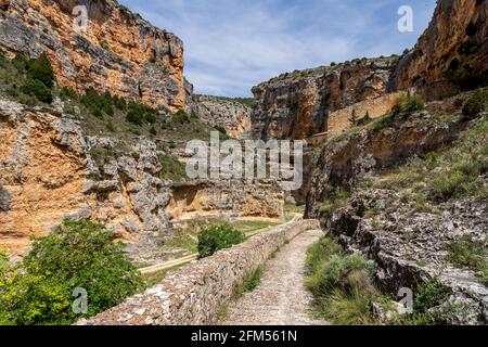 Notre Dame de Jaraba Sanctuaire dans le canyon Barranco de la Hoz Seca dans la région d'Aragon, Espagne Banque D'Images