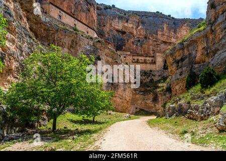 Notre Dame de Jaraba Sanctuaire dans le canyon Barranco de la Hoz Seca dans la région d'Aragon, Espagne Banque D'Images