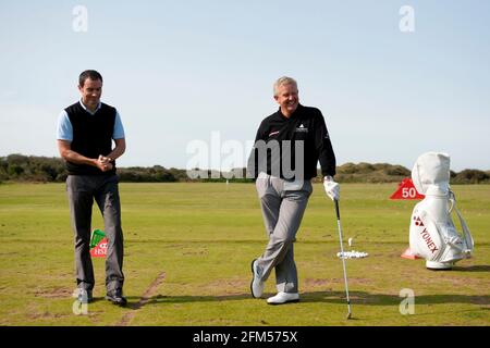 Le golfeur Colin Montgomery avec le commentateur de golf Andrew Cotter Banque D'Images