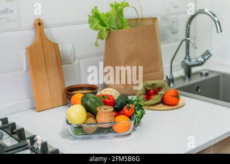 Stimuler, équilibrer la santé immunitaire. Aliments santé pour le système immunitaire. Légumes naturels sains, fruits, céréales et noix pour la stimulation de l'immunité et Banque D'Images