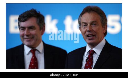 Tony Blair, Gordon Brown et Patricia Hewitt lancent aujourd'hui une campagne d'affiches électorales dans le centre Islington Design de Londres.pic David Sandison 28/4/2005 Banque D'Images