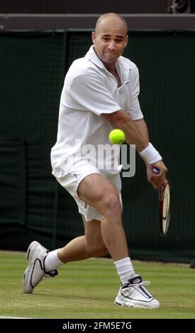 Wimbledon tennis Championships 2000 Andre Agassi pendant son match contre David Prinosil Banque D'Images