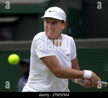 Monica Seles en action contre Arantxa Sanchez-Vicario juillet 2000 pendant Les championnats de tennis de Wimbledon 2000 Banque D'Images