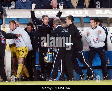 JOUEZ À LA 2ÈME JAMBE MILLWALL V BIRMINGHAM 2/5/2002 STEVE BRUCE AU MOMENT DE LA VICTOIRE PHOTO DAVID ASHDOWN. FOOTBALL Banque D'Images