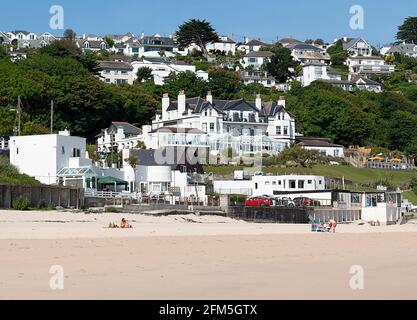 L'hôtel Carbis Bay donne sur la plage de carbis Bay, près de St ives, à Cornwall, en Angleterre, au Royaume-Uni. L'hôtel accueille le sommet du G7 en juin 2021 Banque D'Images