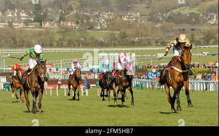 FESTIVAL CHELTENHAM 2005. 3ème JOUR 3ème course vainqueur de droite inglis drever 17/3/2005 PHOTO DAVID ASHDOWN CHELTENHAM FESTIVAL Banque D'Images