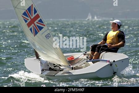 Jeux olympiques de Sydney 2000 SEPTEMBRE 2000. HOMMES FINN CLASSE BRITON IAIN PERCY MÉDAILLE D'OR. Banque D'Images