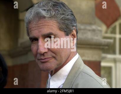 ENQUÊTE À LA COUR DES CORONERS DE WESTMINSTER SUR LE DÉCÈS DE KEITA CRAIG. JACK PIZZEY, GRAND-PÈRE DE KEITA. 3 OCTOBRE 2001 PIC:JOHN VOOS Banque D'Images