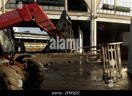 TURNSTILLS DE WEMBLEY SUR LE CHEMIN DE BARCELONE 28/11/2002 PHOTO DAVID ASHDOWN Banque D'Images