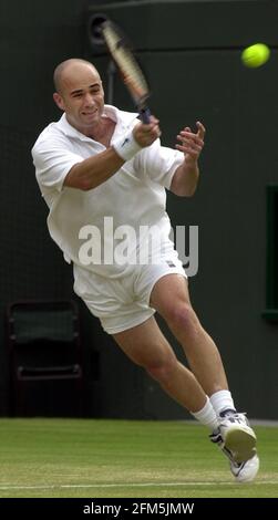 Wimbledon tennis Championships 2000 Andre Agassi pendant son match contre David Prinosil Banque D'Images