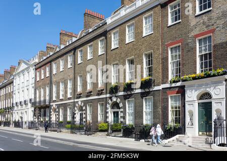 Maisons de ville géorgiennes, Bedford Square, Bloomsbury, London Borough of Camden, Greater London, Angleterre, Royaume-Uni Banque D'Images