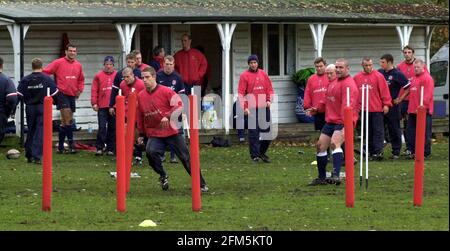 L'ÉQUIPE DE RUGBY D'ANGLETERRE ENTRAÎNE L'ANGLETERRE POUR SON MATCH AVEC L'AFRIQUE DU SUD Banque D'Images