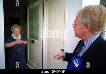 L'ÉLECTION GÉNÉRALE JUIN 2001 LE CONSERVATEUR DAVID SUMBERG FAIT CAMPAGNE LA CIRCONSCRIPTION DE TATTON Banque D'Images