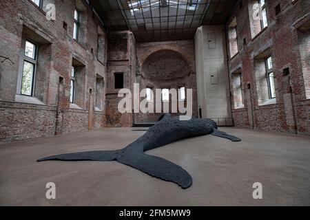 Berlin, Allemagne. 05e mai 2021. Exposition à l'église Sainte-Elisabeth à Berlin, Allemagne le projet Offene Kirche The Cast Whale par Gil Shachar le 5 mai 2021. (Photo de Beata Siewicz/Pacific Press/Sipa USA) crédit: SIPA USA/Alay Live News Banque D'Images