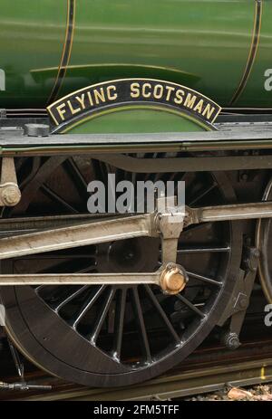 La plaque signalétique de la célèbre locomotive à vapeur Flying Scotsman, vue à la gare de Salisbury par temps humide.21.05.2016. Banque D'Images