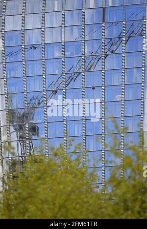 Londres, Angleterre, Royaume-Uni. Un Blackfriars / le Boomerang immeuble d'appartements sur la rive sud Banque D'Images