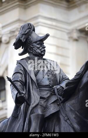 Londres, Angleterre, Royaume-Uni. Détail statue : Prince George, duc de Cambridge (1819-95) dans la région de Whitehall Banque D'Images