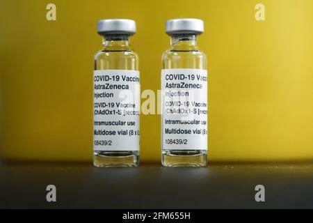 Londres, Royaume-Uni. 1er mai 2021. Flacons contenant le vaccin Oxford/AstraZeneca Covid-19 vus dans un centre de vaccination de Londres. (Photo de Dinendra Haria/SOPA Images/Sipa USA) crédit: SIPA USA/Alay Live News Banque D'Images