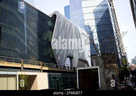 New York, NY, Etats-Unis - 5 mai 2021 : le Shed à Hudson yards vu de West 30th Street Banque D'Images