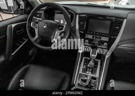 Moscou, Russie - 17 février 2021 : tout nouveau Mitsubishi Pajero Sport. Montero. Intérieur du vus Japon Banque D'Images