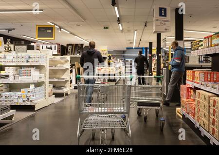 L'illustration montre un fournisseur de boissons et d'aliments en gros à Gand, où les bars et les restaurants sont en stock le jeudi 06 mai 2021. L'horeca Banque D'Images