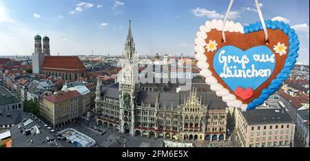 Horizon avec la vieille ville de Munich, le centre-ville avec Marienplatz et l'hôtel de ville, coeur en pain d'épice avec texte écrit « Greetings from Munich », bavarois Banque D'Images