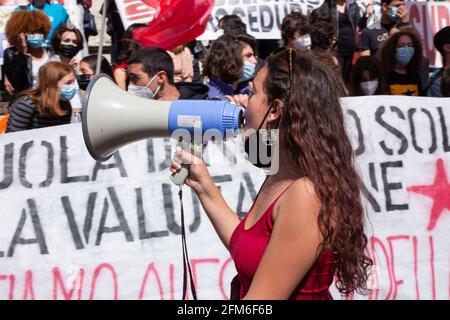 Rome, Italie. 06e mai 2021. L'étudiant parle lors de la manifestation à Rome devant le Ministère de l'éducation (photo par Matteo Nardone/Pacific Press/Sipa USA) crédit: SIPA USA/Alay Live News Banque D'Images